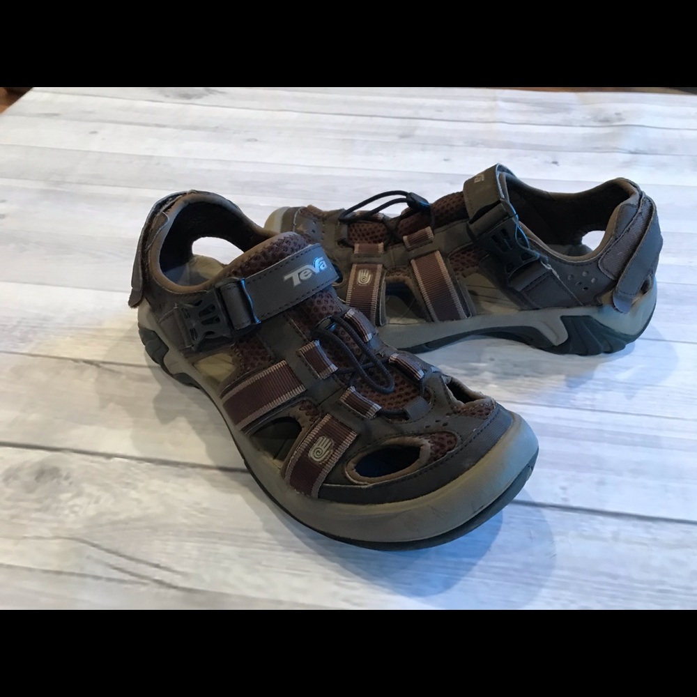 Teva men’s 8.5 shoes